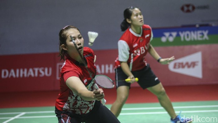 Lihat Lagi Perjuangan Dramatis Ribka/Lanny Ribka Sugiarto/Lanny Tria Mayasari kalah dramatis dalam duel lawan wakil India Tanisha Crasto/Ashwini Ponnappa.