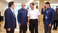 (Kanan-kiri) Presiden Direktur PT Saratoga Investama Sedaya, Tbk. Michael William P. Soeryadjaya, Komisaris Utama PT Saratoga Investama Sedaya, Tbk. Edwin Soeryadjaya, Menteri Koordinator Bidang Kemaritiman dan Investasi Luhut Binsar Pandjaitan, dan Presiden Direktur Adaro energy Garibaldi Thohir menghadiri acara Saratoga Investment Summit 2023, di Jakarta, Kamis (26/1/2023).