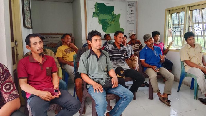 Sebanyak 94 warga di Desa Kakulasan, Kecamatan Tommo, Kabupaten Mamuju, Sulawesi Barat (Sulbar) belum menerima bantuan langsung tunai (BLT) selama tujuh bulan.