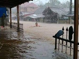 Banjir Bandang Terjang 8 Kelurahan di Manado, Basarnas Evakuasi Warga