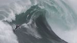 Memacu Adrenalin, Menantang Ombak Monster Nazare di Portugal