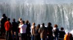 Memacu Adrenalin, Menantang Ombak Monster Nazare di Portugal