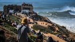 Memacu Adrenalin, Menantang Ombak Monster Nazare di Portugal
