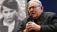 Korban selamat Holocaust Bogdan Bartnikowski menceritakan kejadian yang ia alami tragedi tersebut.Tragedi ini bisa dikatakan dimulai pada 24 Februari 1920. Pada tahun itu, bangkit Partai Nazi atau Partai Pekerja Jerman Sosialis Nasional di Munich, Jerman. Sebuah partai yang nantinya menjelma menjadi pelaku utama dalam genosida orang Yahudi. AP Photo/Michal Dyjuk
