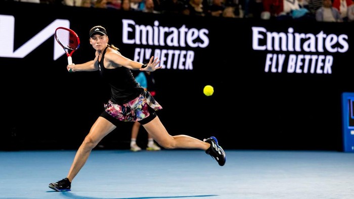 Menanti Duel Rybakina Vs Sabalenka di Final Australia Open 2023 MELBOURNE, VIC - JANUARY 26: Elena Rybakina of Kazakhstan in action during the Semifinals of the 2023 Australian Open on January 26 2023, at Melbourne Park in Melbourne, Australia. (Photo by Jason Heidrich/Icon Sportswire via Getty Images)