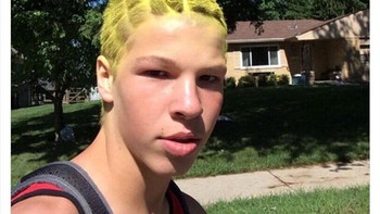 Rambutnya mirip rumah Spongebob. Foto: f**ked_up_hair via Bored Panda