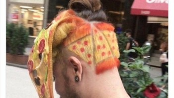 Ambil sepotong pizza! Foto: f**ked_up_hair via Bored Panda