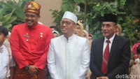Gubernur Sumut Edy Rahmayadi dan Wali Kota Medan Bobby Nasution juga hadir dalam acara pernikahan itu. Mereka menjadi tamu undangan dari pihak pengantin pria. (Foto: Ahmad Arfah/detikSumut)