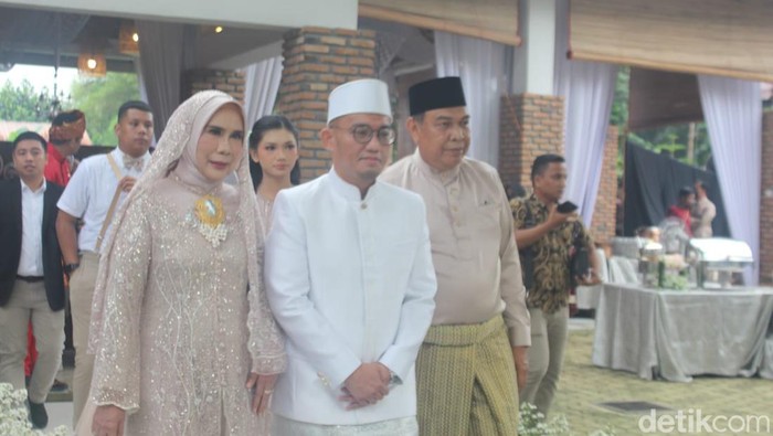 Momen pernikahan Dahnil Anzar dengan Muna Soraya Putri.