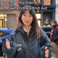 Dalam sebuah postingan, konten kreator itu pun membagikan dukanya terlihat awet muda. Dikatakan jika beberapa orang malah jadi tidak mau berteman dengannya. Foto: Instagram/TikTok Natalie Bright