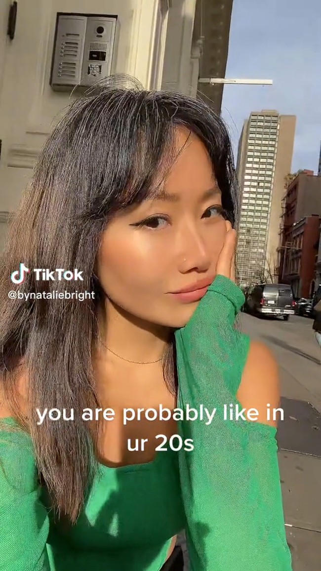 Seorang wanita bernama Natalie Bright sering memamerkan penampilannya yang awet muda di TikTok. Ia mengaku banyak orang yang tidak percaya bahwa usia sudah melewati 40 tahun. Foto: Instagram/TikTok Natalie Bright