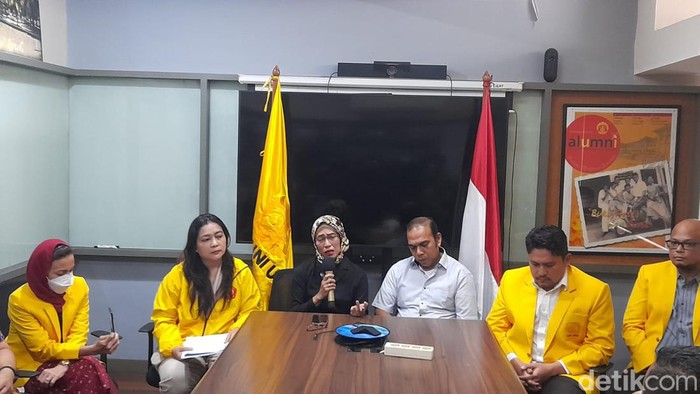 Orang tua Hasya Attalah Syaputra, korban tewas kecelakaan menggelar konferensi pers bersama ILUNI FHUI.