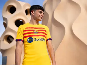 Barcelona Rilis Jersey Keempat, Debut Akhir Pekan Ini