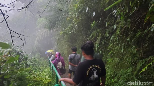 Petilasan Syekh Jumadil Kubro di Bukit Turgo, Sleman.