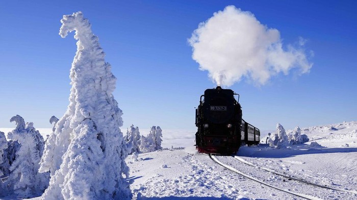 Pictures of the Week Europe and Africa Photo Gallery A steam train arrives the top of the 1,142-meter high (3,743 feet) snow covered Brocken at the Harz mountains near Schierke, Germany, Tuesday, Jan. 24, 2023. (AP Photo/Matthias Schrader)