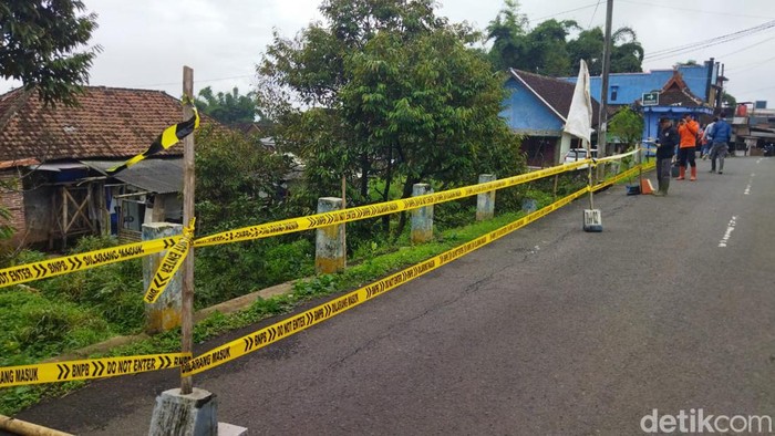 Plengsengan setinggi 4 meter yang ambrol di Kota Batu