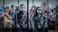Penumpukan antrean penumpang KRL yang kerap terjadi di Stasiun Manggarai dikeluhkan banyak penumpang. 