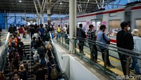 Pengelola KRL, PT KAI Commuter Indonesia (KCI) mengatakan saat ini Stasiun Manggarai masih dalam proses pembangunan.