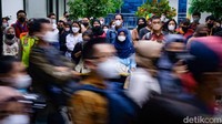 PT KCI menjelaskan, kepadatan di Stasiun Manggarai terjadi pada jam sibuk atau peak hour pada pukul 16.00-18.00 WIB.  