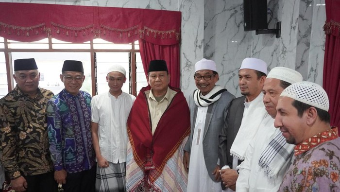 Prabowo saat mengunjungi pesantren di Medan