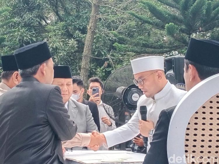 Foto-foto Momen Pernikahan Dahnil Anzar dengan Muna Soraya Putri