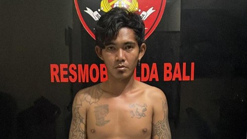 Pria berinisial AAK ditangkap Polda Bali usai melakukan pencurian sepeda motor polisi Jalan Imam Bonjol, Kota Denpasar Jumat (30/12/2022) sekitar pukul 03.00 Wita. (Dok. Polda Bali)