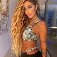 Berpose menggoda dengan bra bling-bling, Rafaella berpesta di Spanyol. Foto: dok. Instagram