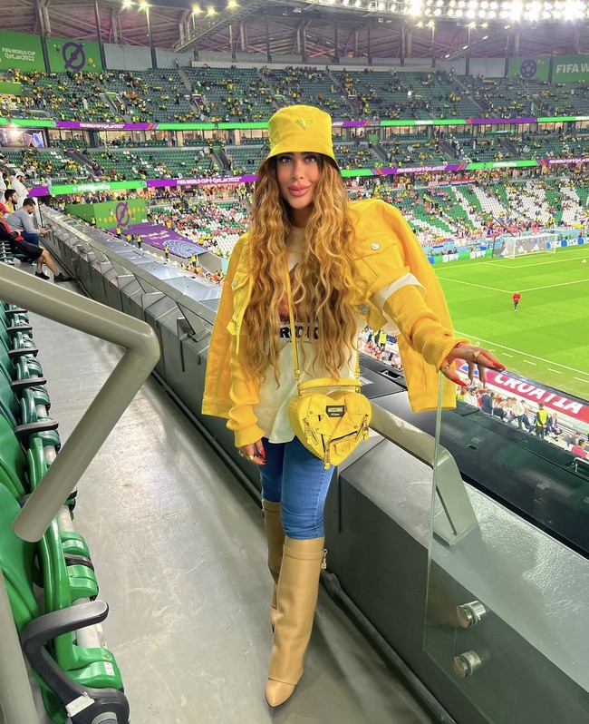 Rafaella Santos menjadi seleb Instagram dengan followers 5,9 juta. Di media sosialnya itu, wanita 26 tahun itu memamerkan gaya hidup hedonnya. Foto: dok. Instagram