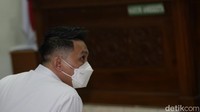 Chuck Putranto dituntut hukuman dua tahun penjara.  