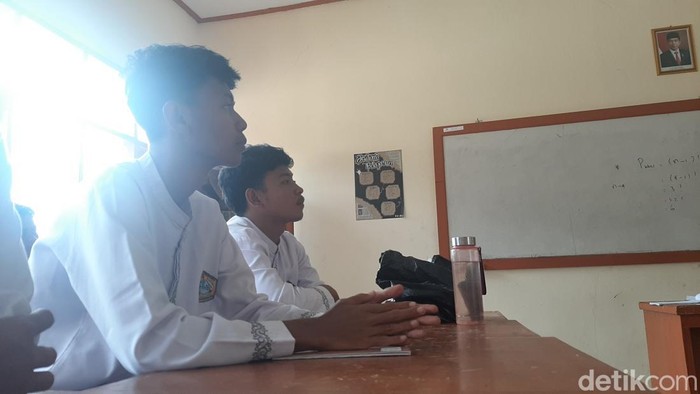 Rizki dan Yopi siswa SMA Tasik yang membuat parodi lagu Aiya Susanti.