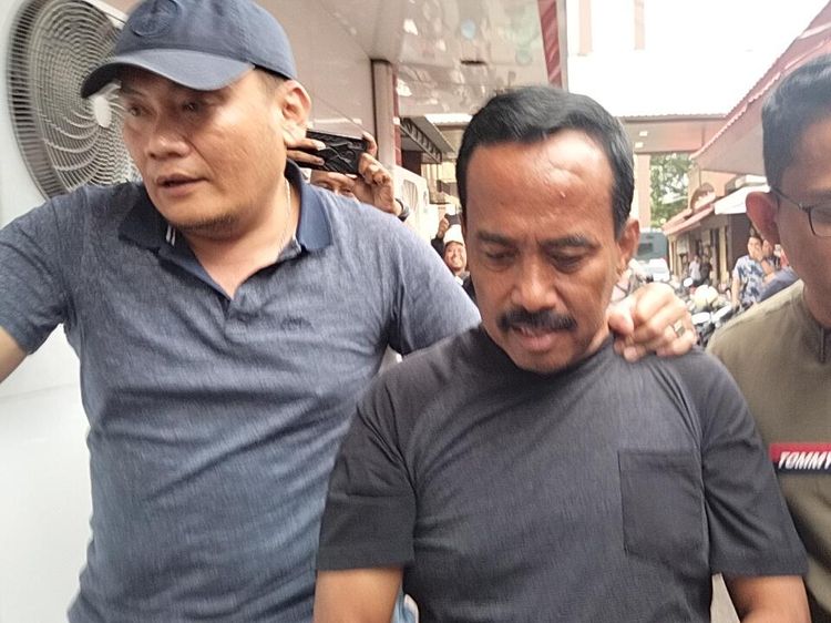 Penampakan Eks Wali Kota Blitar Samanhudi Saat Digiring ke Polda Jatim