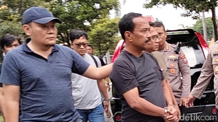 Samanhudi, Mantan Wali Kota Blitar tiba di Polda Jatim
