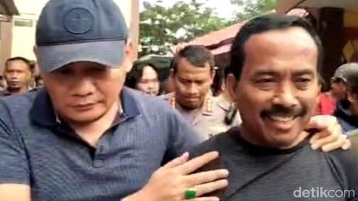 Samanhudi, Mantan Wali Kota Blitar tiba di Polda Jatim