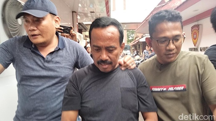 Samanhudi, Mantan Wali Kota Blitar tiba di Polda Jatim