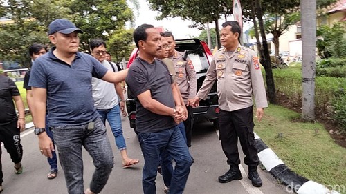 Samanhudi, Mantan Wali Kota Blitar tiba di Polda Jatim