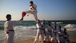 Semangat Anak-anak Gaza Latihan Taekwondo di Pinggir Pantai