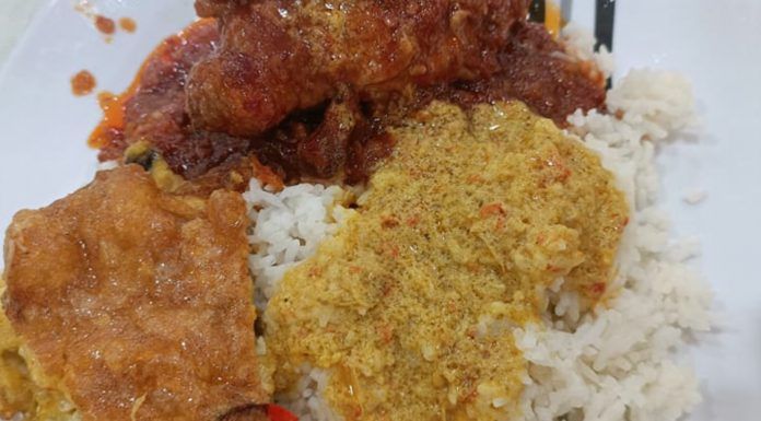 Serasa Kena Getok Harga, Pelanggan Ini Beli Nasi Padang Ditagih Rp 125 Ribu