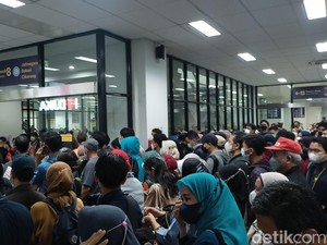 4 Fakta Horor Penumpukan di Stasiun Manggarai Saat Jam Pulang Kantor