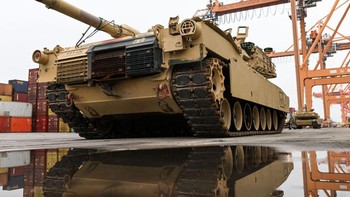 Presiden Amerika Serikat Joe Biden mengatakan akan mengerahkan 31 tank M1 Abrams ke Ukraina. Inilah wujud tank Abrams itu.Tank itu diprediksi meningkatkan persenjataan Ukraina menjelang pertempuran darat di musim semi mendatang. Foto: Getty Images
