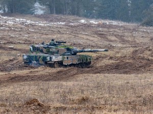 Jerman Baru Kirimkan Separuh Pasokan Tank yang Dijanjikan ke Ukraina