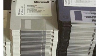 Pakai disket ini untuk install Windows 95. Foto: Twitter/RetroTechDreams