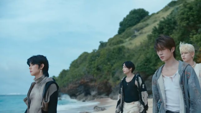 Pada Rabu (3/1/23) lalu, personel TXT dikabarkan terbang ke Indonesia karena jadwal yang tidak diketahui penggemar. Kini terungkap Soobin cs berniat syuting video klip Sugar Rush Side. Foto: dok. HYBE