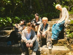 8 Foto Grup KPop TXT Eksplor Keindahan Alam Bali di MV Sugar Rush Ride