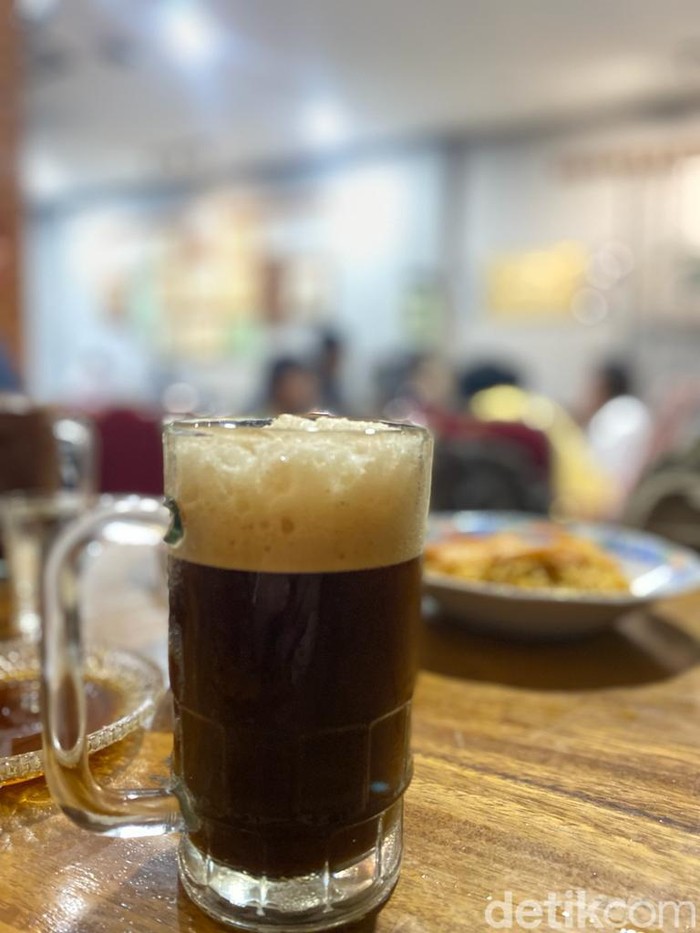 Warmindo Poernama : Asyiknya Memilih sendiri Sendiri Mie Instan dan Topping di Warmindo Vintage