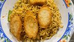 Nongkrong Seru, Makan Mie Instan Aneka Topping di Warkop Vintage