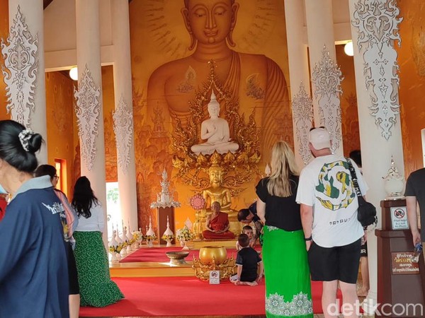 Chalermchai kemudian memperbaikinya dan membukanya untuk publik pada 1997.