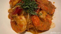 Ada juga menu mie laksa kering, dengan bumbu laksa Singapura yang creamy. Dengan topping udang yang gurih. Foto: detikFood