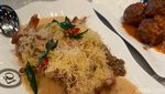 Yummy! Lezatnya Rendang dan Daging Chabek ala Peranakan di Restoran Violet Oon