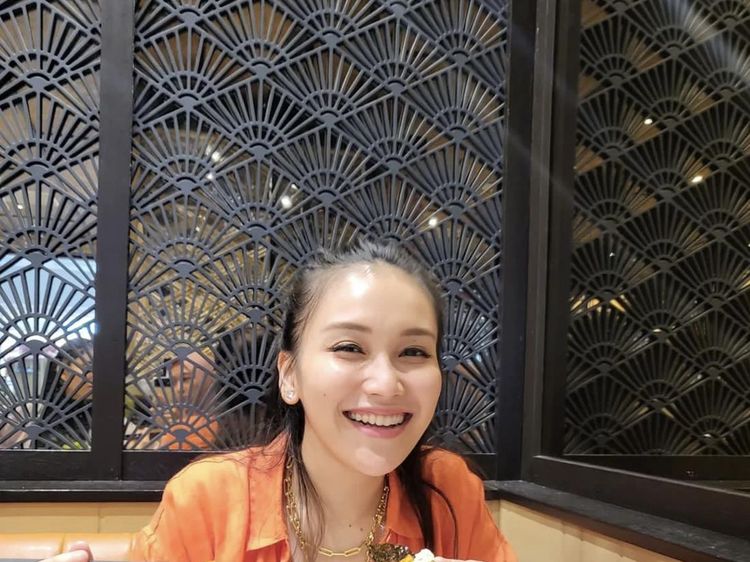 10 Momen Ayu Ting Ting Saat Santap Makanan Korea dan Jepang