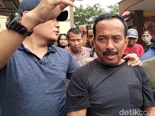 Penangkapan mantan Wali Kota Blitar Samanhudi terjadi pada Jumat, 27 Januari 2023. Ia ditangkap karena terlibat dalam perampokan rumah Wali Kota Blitar Santoso.